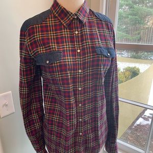 Western style shirt with pearl snaps